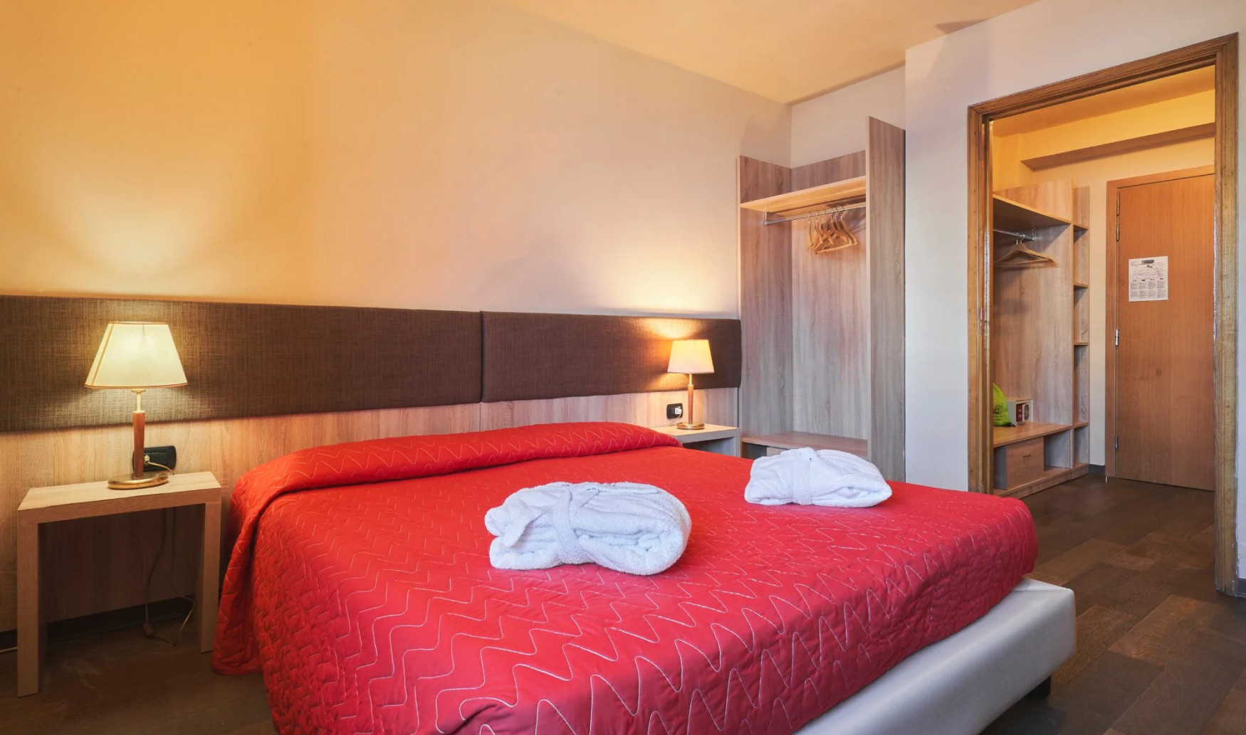 media.265 _ER70650_HDR